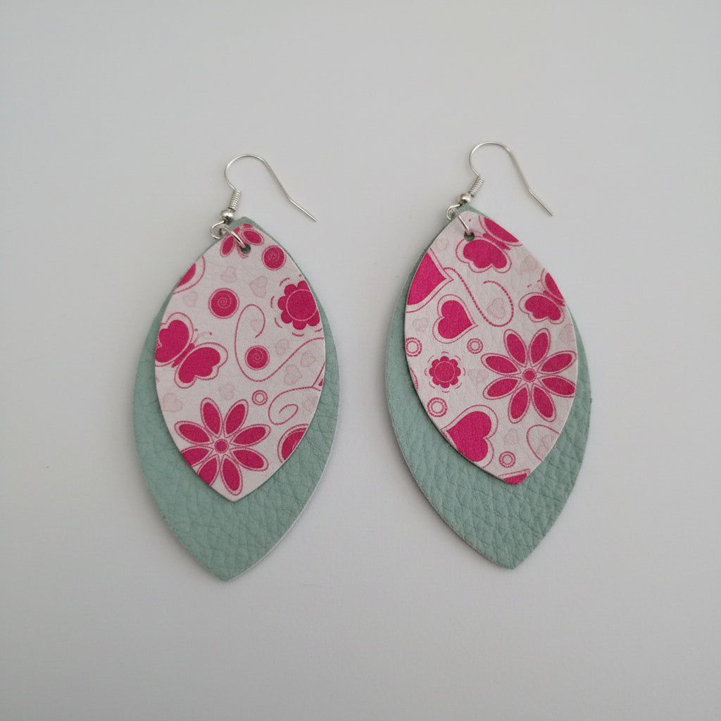 Pair of leaf-shaped earrings with floral pattern 